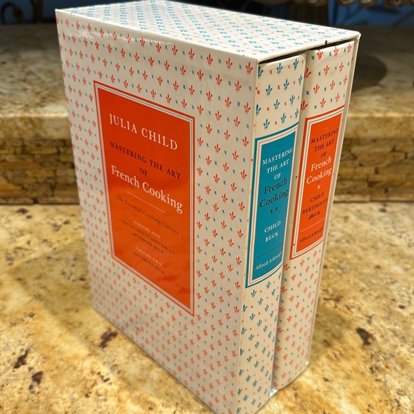 Mastering the Art of French Cooking Volume 1 & 2 box set Julia Child - Picture 1 of 3